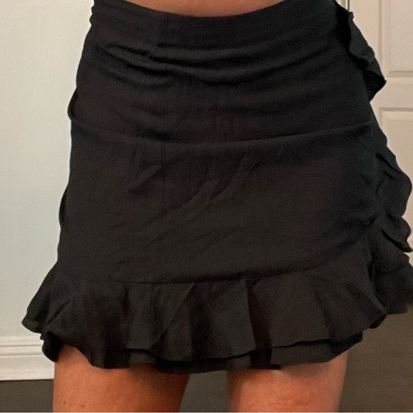 NWT Australian brand Luvalot black ruffle miniskirt with side zipper. 
Size 4 - Picture 2 of 5